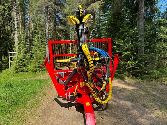 Färdigbyggd | KTS Huggarvagn 10,0 ton med 7,5 m-kran 7 of 9