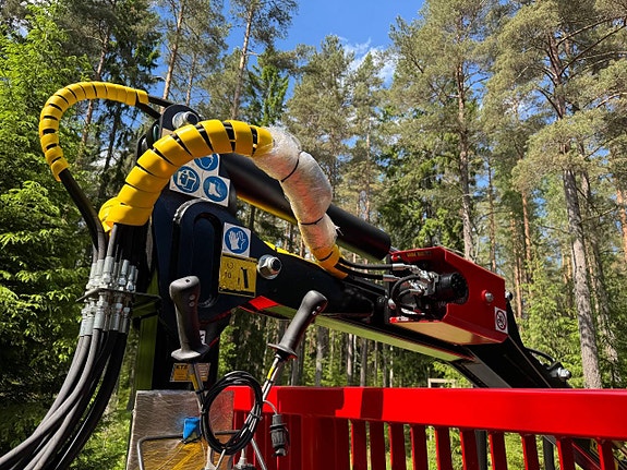 Färdigbyggd | KTS Huggarvagn 10,0 ton med 7,5 m-kran 2 of 9