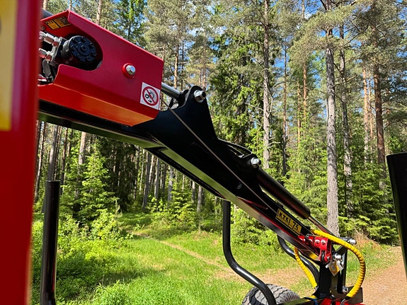 Färdigbyggd | KTS Huggarvagn 10,0 ton med 7,5 m-kran 3 of 9
