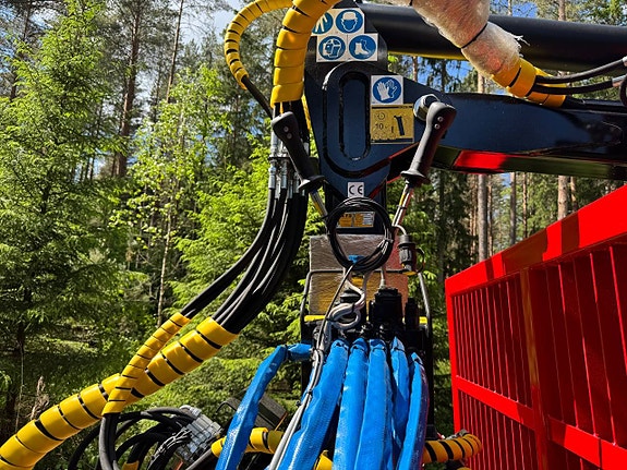 Färdigbyggd | KTS Huggarvagn 10,0 ton med 7,5 m-kran 4 of 9