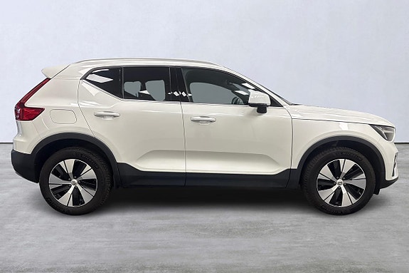 Volvo XC40 3 of 5