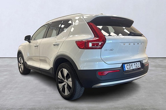 Volvo XC40 4 of 5