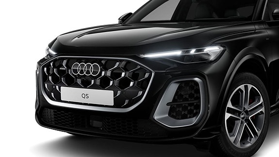 Audi Q5 2 of 9