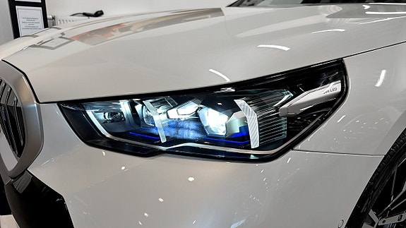 BMW i5 11 of 14