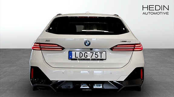 BMW i5 7 of 14