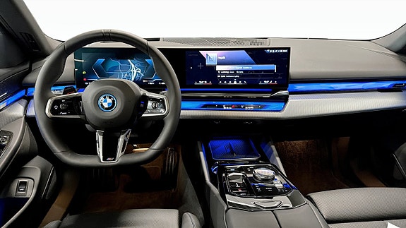BMW i5 4 of 5