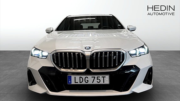 BMW i5 8 of 14