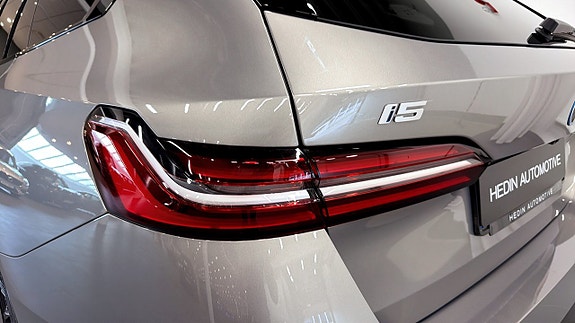 BMW i5 12 of 14