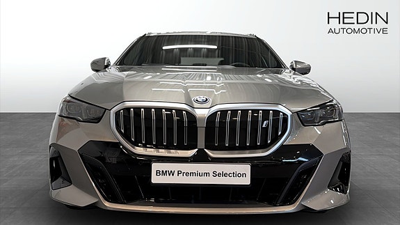 BMW i5 8 of 14