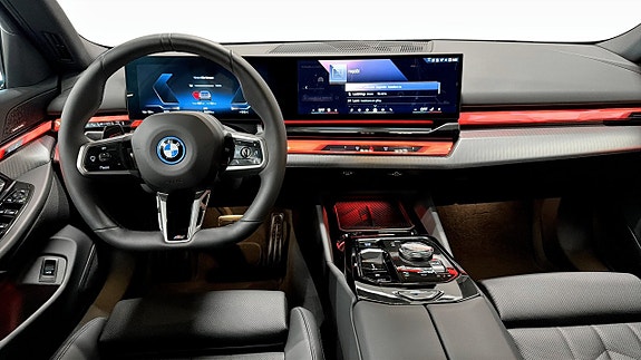 BMW i5 4 of 14