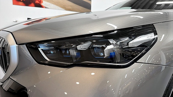 BMW i5 11 of 14