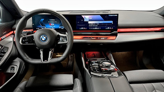 BMW i5 4 of 5