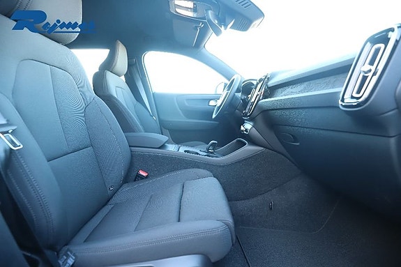 Volvo EX40 6 of 21