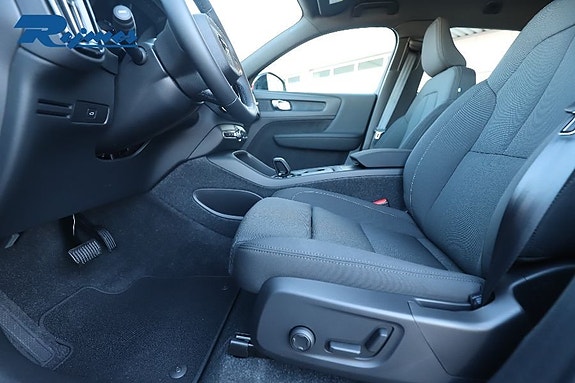 Volvo EX40 8 of 21