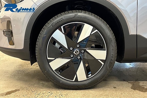 Volvo EX40 10 of 21