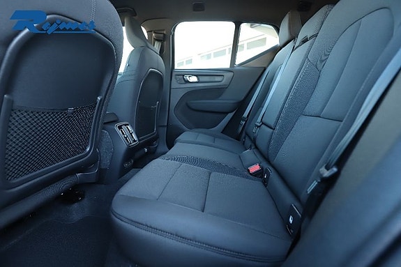 Volvo EX40 9 of 21