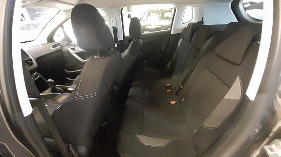 Peugeot 2008 3 of 5