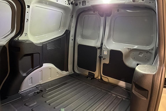 Ford Transit Courier 9 of 21