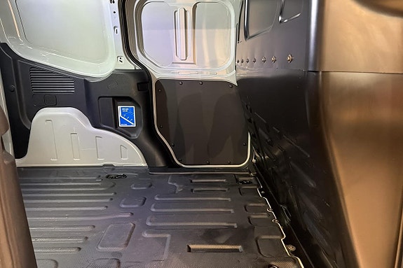 Ford Transit Courier 5 of 5
