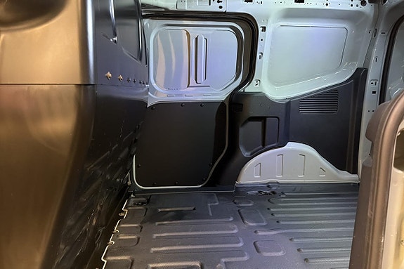 Ford Transit Courier 8 of 21