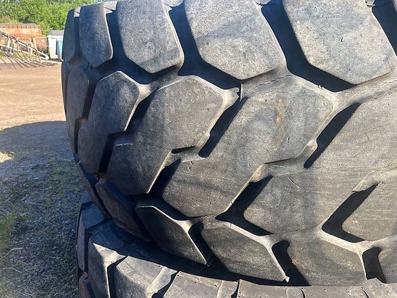 Bridgestone 26,5-R25 till Volvo L180 , L150 2 of 5