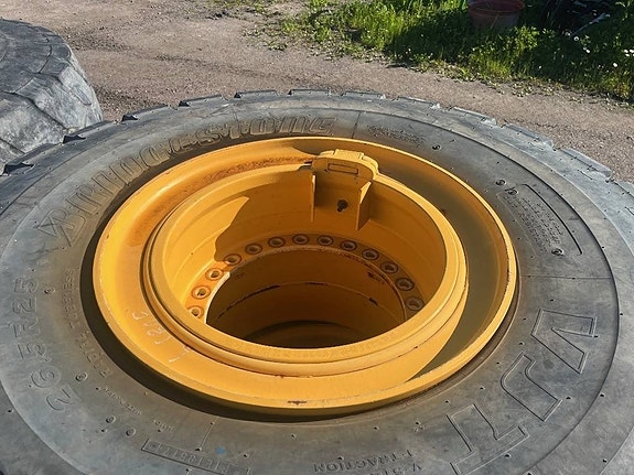 Bridgestone 26,5-R25 till Volvo L180 , L150 3 of 5