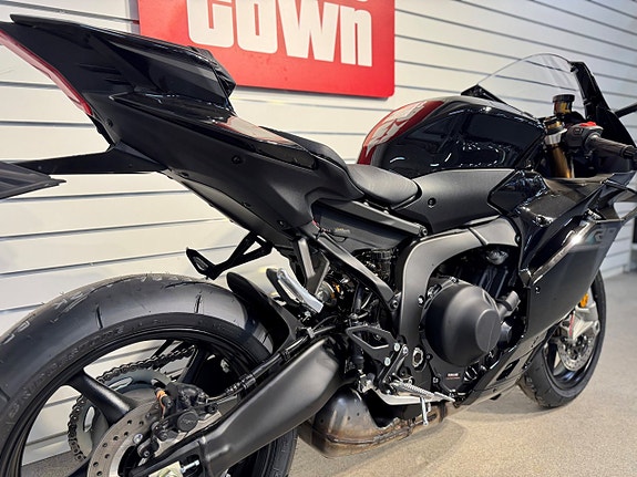 Yamaha R9 sporthojen alla pratar om 6 of 7