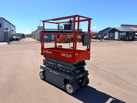 SkyJack SJ III 3219 4 of 5