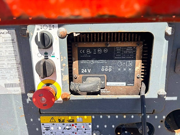 SkyJack SJ III 3219 8 of 12