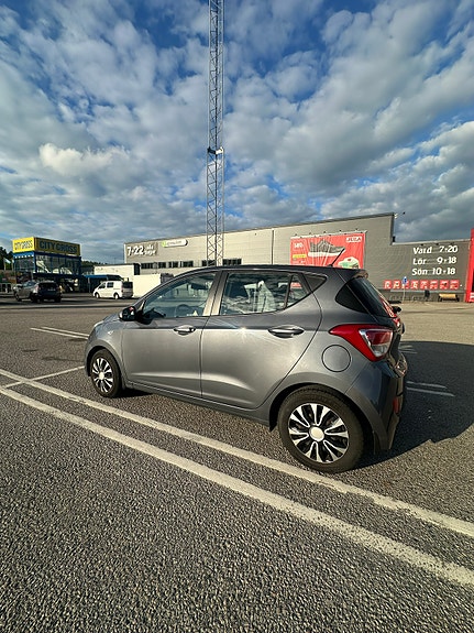 Hyundai i10 3 of 5