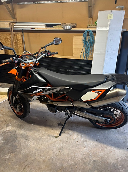 KTM KTM 690 SMC R 2 of 3