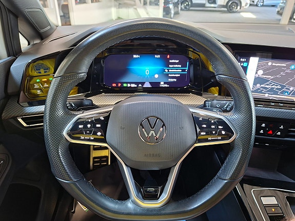 Volkswagen Golf VIII 18 of 22