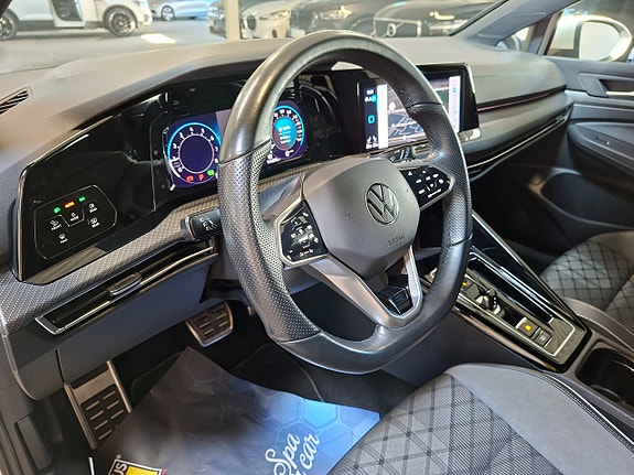 Volkswagen Golf VIII 16 of 22