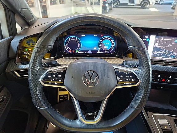 Volkswagen Golf VIII 17 of 22
