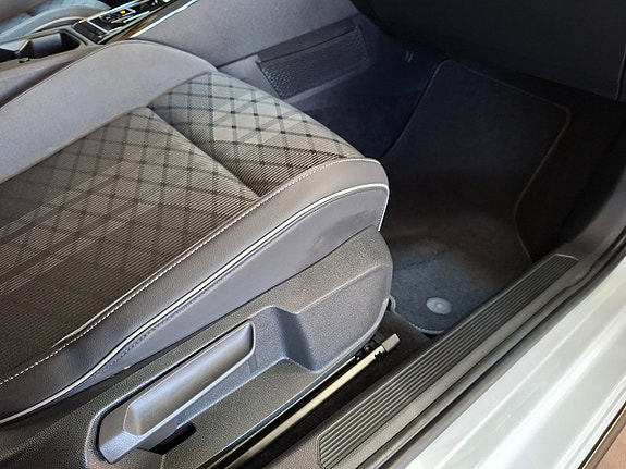 Volkswagen Golf VIII 9 of 22