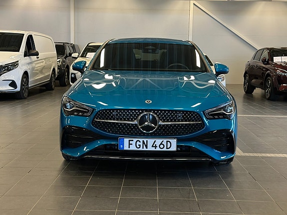 Mercedes-Benz CLA200 2 of 5