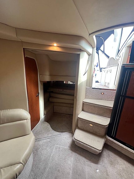 Sea Ray 410 Sundancer 8 of 12