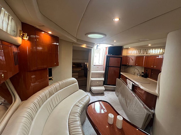 Sea Ray 410 Sundancer 6 of 12