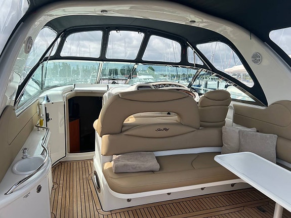 Sea Ray 410 Sundancer 5 of 12