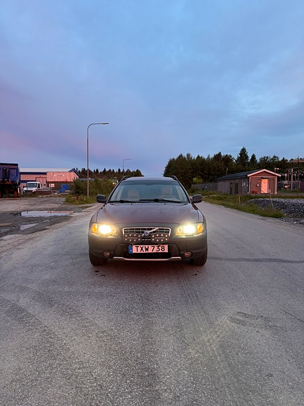 Volvo XC70 2 of 8