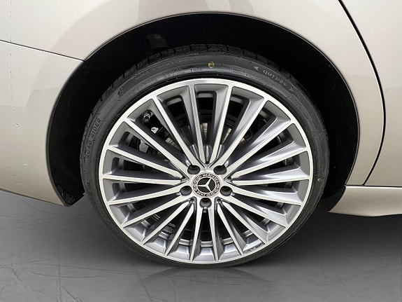 Mercedes-Benz C200 28 of 29