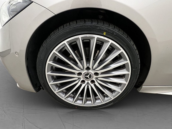 Mercedes-Benz C200 26 of 29