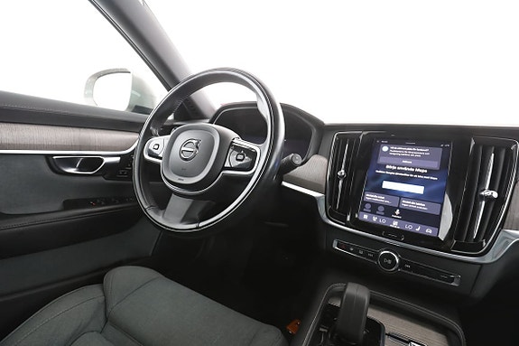 Volvo V90 Cross Country 14 of 30