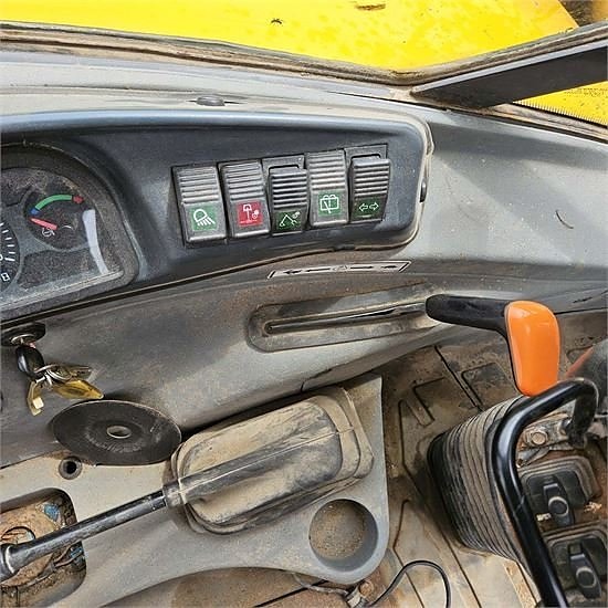 New Holland LB110 B-4PS - 4WD 19 of 30