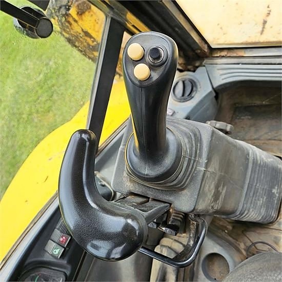 New Holland LB110 B-4PS - 4WD 23 of 30