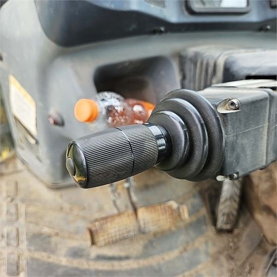 New Holland LB110 B-4PS - 4WD 12 of 30
