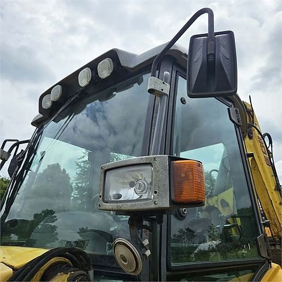 New Holland LB110 B-4PS - 4WD 27 of 30