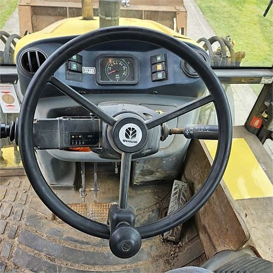New Holland LB110 B-4PS - 4WD 11 of 30