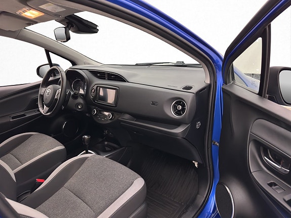 Toyota Yaris 13 of 29