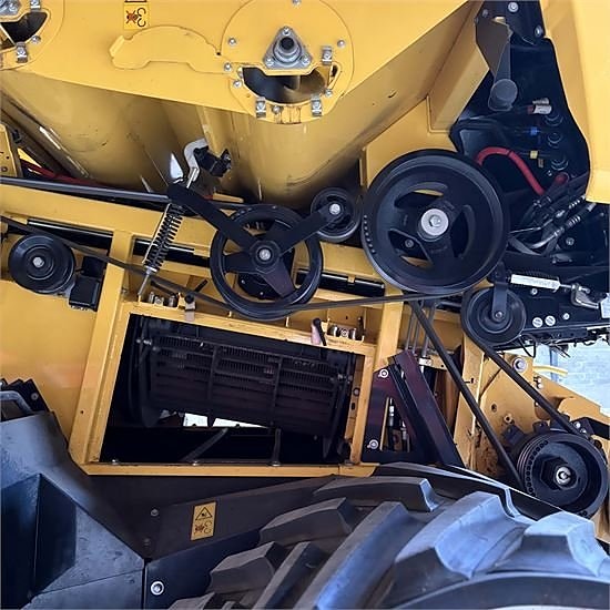 New Holland CR 9.80 - Video! - 35" Header - 4x4 - rapsknive 15 of 30